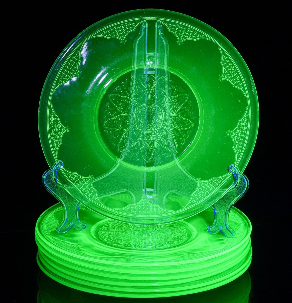 RARE c1930s Anchor Hocking Cathedral Green Uranium Glass Plates