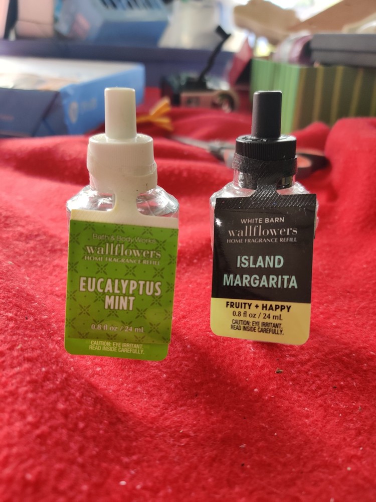 2 BATH & BODY WORKS 1,ISLAND MARGARITA And 1,EUCALYPTUS MINT WALLFLOWER  REFILLS