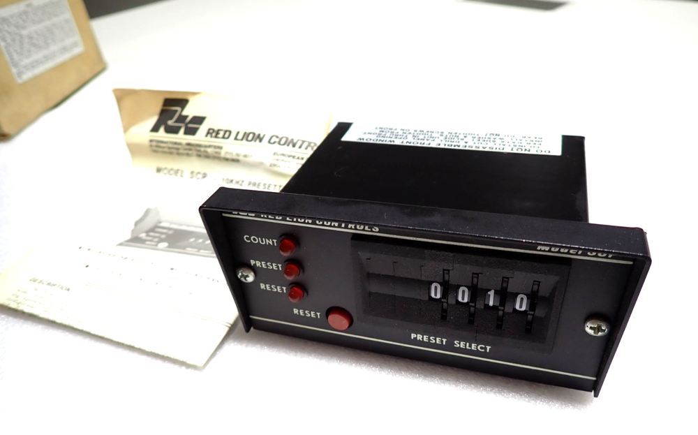 SCP00400 Red Lion PRESETTABLE COUNTER New