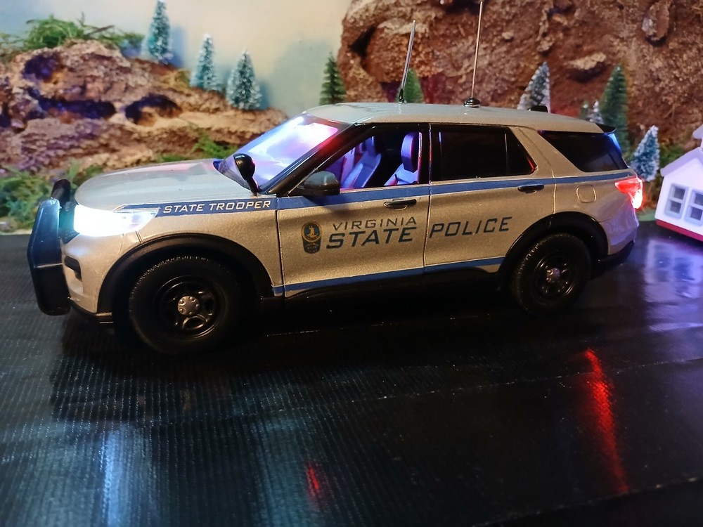 Virginia State Police Trooper Ford Explorer 1/24 SUV Vehicle Rare VA Motormax