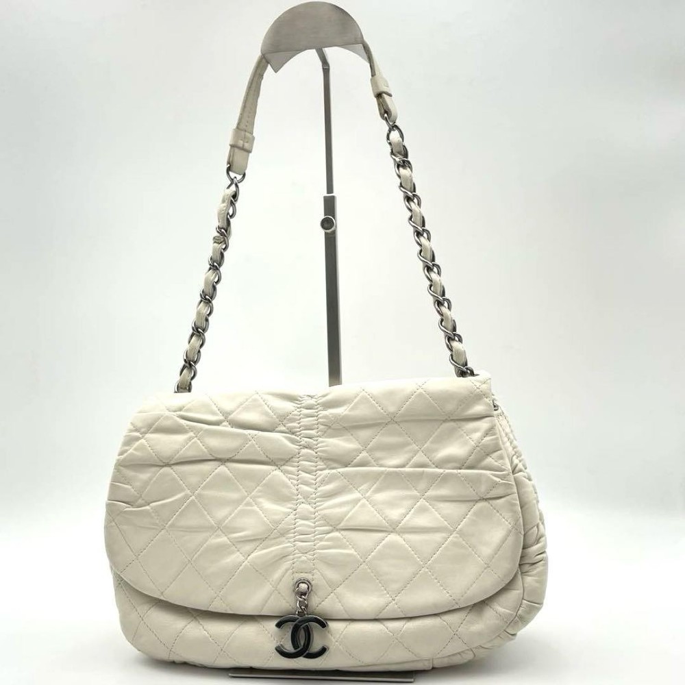 Chanel Matelasse Chain Shoulder Bag Iconic Popular Model