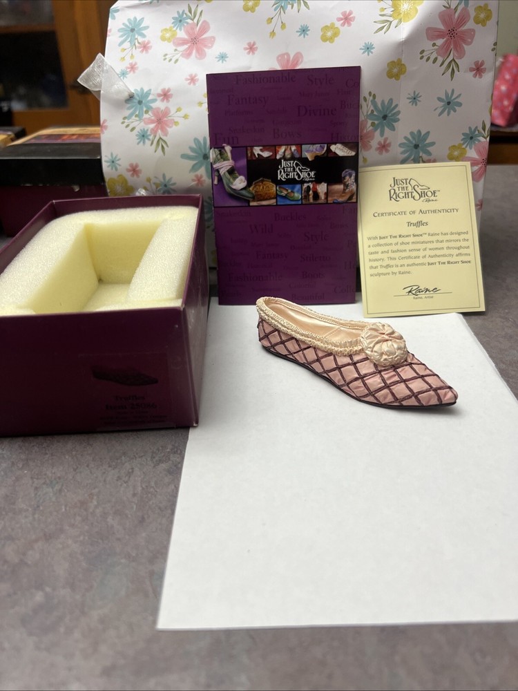 1999 Just The Right Shoe By Raine-Willitts Designs ~Truffles~25086 NIB
