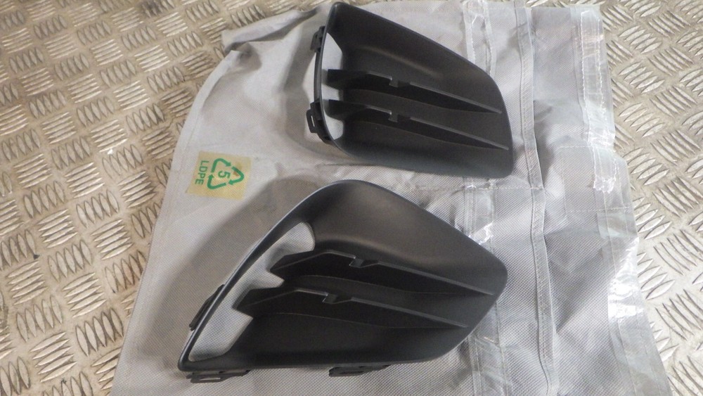 Renault Clio lower side grille pair mk4 genuine new 263312583R