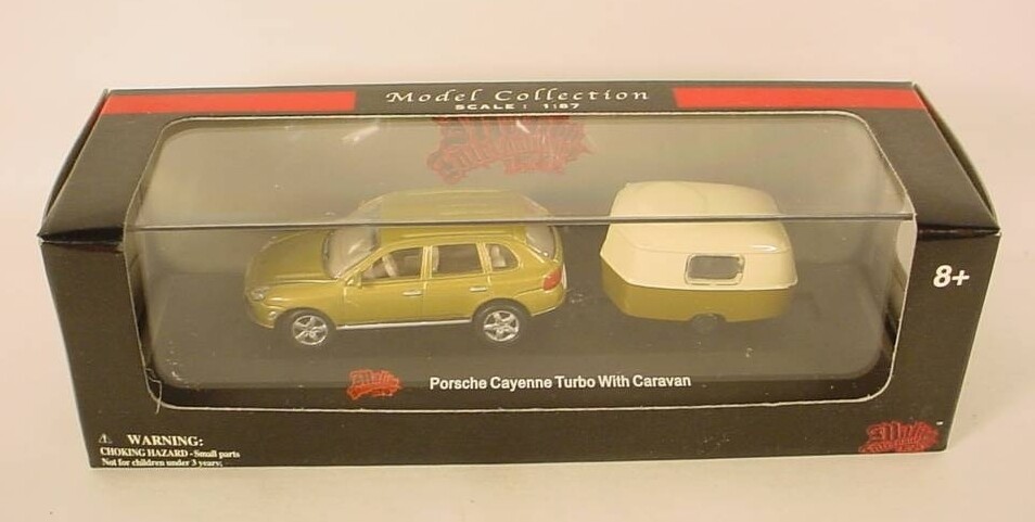 Malibu International HO Scale 1:87 Gold Porsche Cayenne Turbo w/ Caravan Trailer