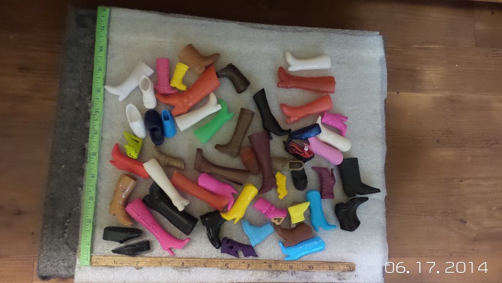 LOT OF VINTAGE & MODERN BARBIE,  KEN SHOES MOSTLY BOOTS SINGLE ONLY NO MATCHES