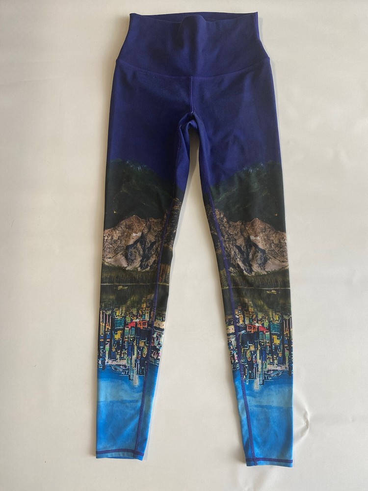 Alo Yoga Women’s High Waist Mountain & City Scene Royal Blue Leggings Sz S