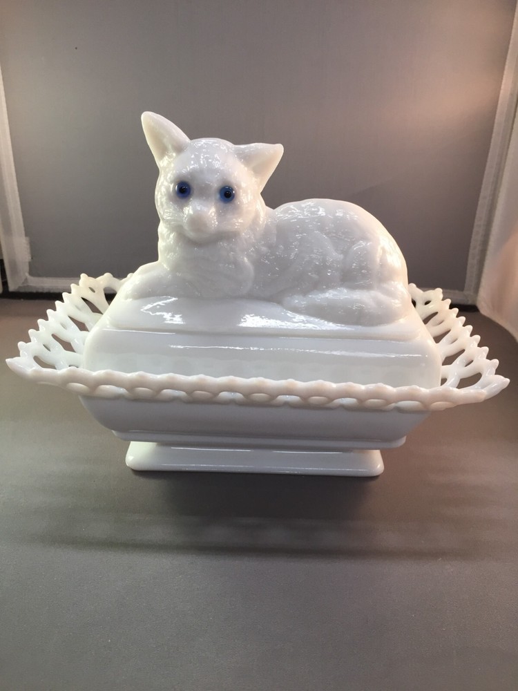 Vintage 8 Inch Westmoreland Rosso Cat on Lace Basket Figurine