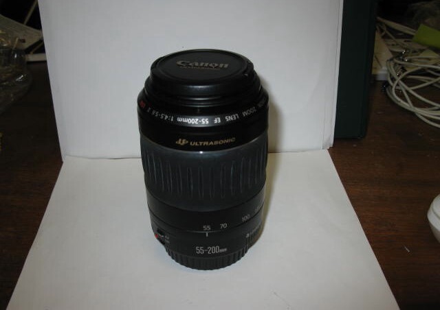 CANON ULTRASONIC ZOOM LENS EF 55-200mm 1:4.5 - 5.6 II USM- LIKE NEW.