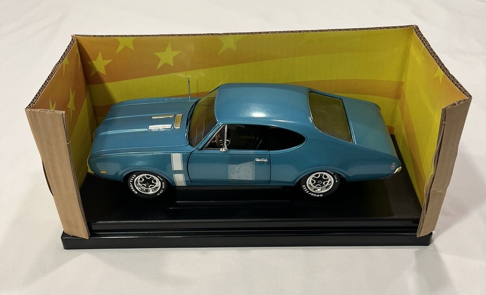 1968 “ Oldsmobile 442 “ Ertl American Muscle Die Cast Car On Stand 1/18