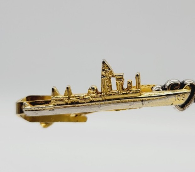 Vintage Gold Tone Navy Battleship 109 Signed HH Mens Tie Clip