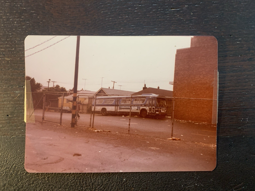POSTCARD UNUSED NYC NY TRANSIT MTA DEPOT SURFACE BUS 1977 PERSONAL PHOTO CARD