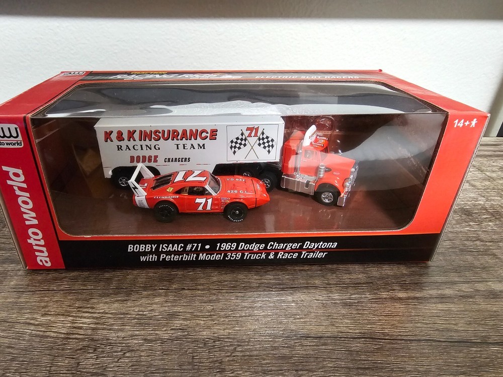 Auto World HO Scale Slot Car NIB Bobby Isaac #71 1969 Dodge Charger Daytona Red