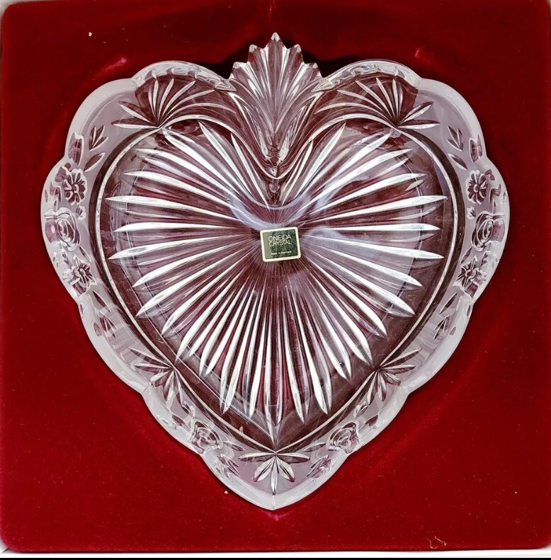 Vintage Oneida Southern Garden Heart Crystal Candy Dish 8 Inch Trinket Tray