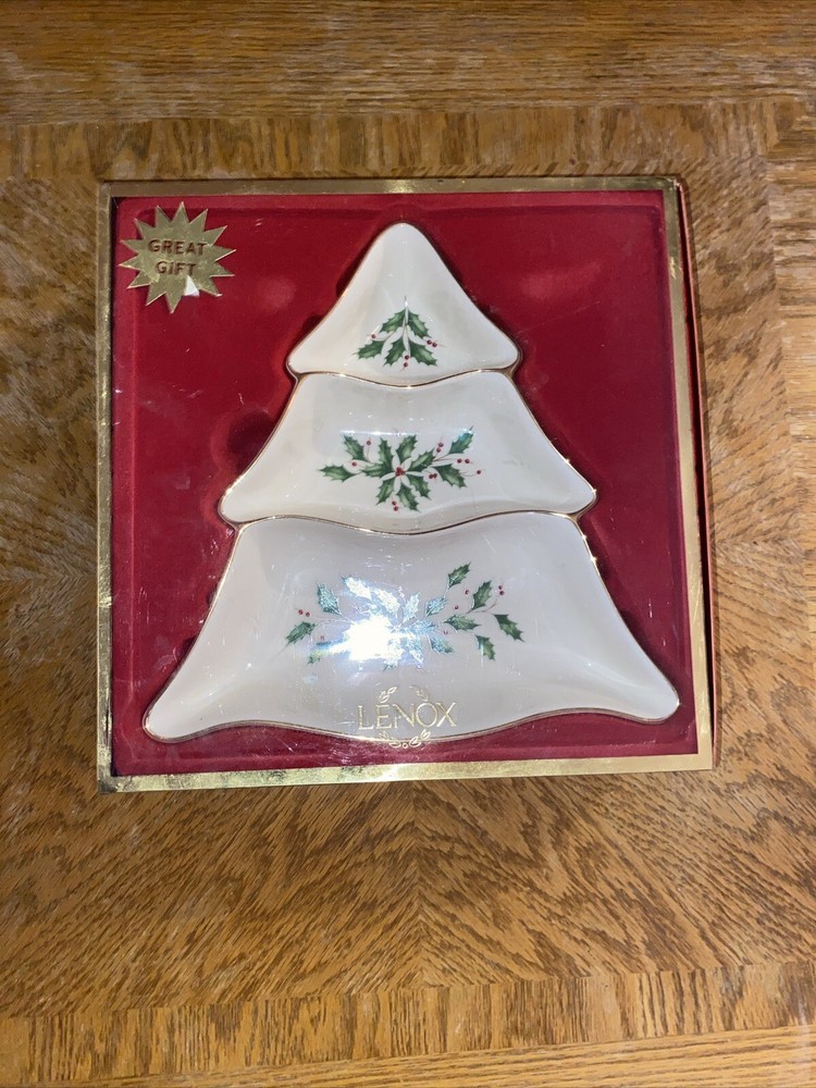 LENOX 3-Compartment Holiday Tree Server with Holly & Berries Design for Christmas Dishes