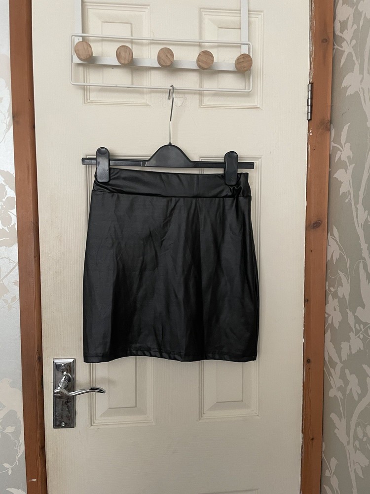 SHEIN Faux Leather Mini Skirt in Medium - Stylish & Trendy