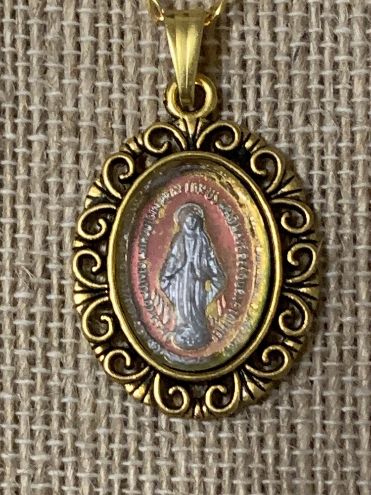 NEW ITEM*RARE ANTIQUE OUR LADY OF GRACE IRIDESCENT CRYSTAL INTAGLIO NECKLACE.g