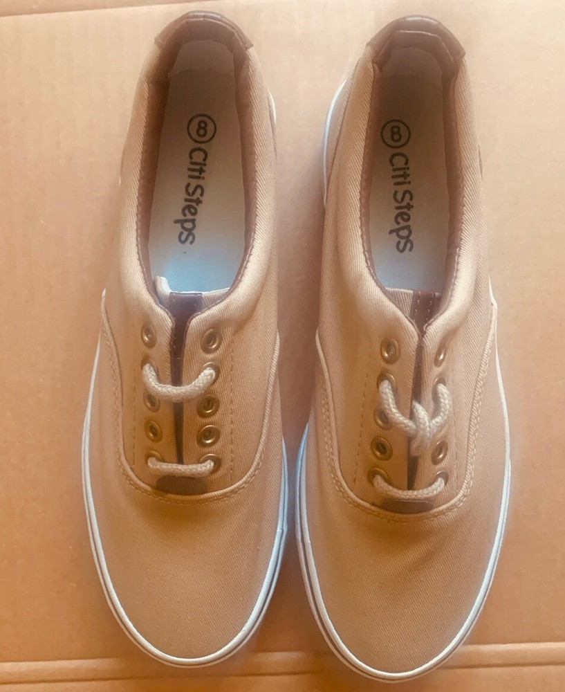 Athletic/Boat Shoe, Camel Color Sz 8M, Eyelet Lace-up Front, Low Treaded Sole.