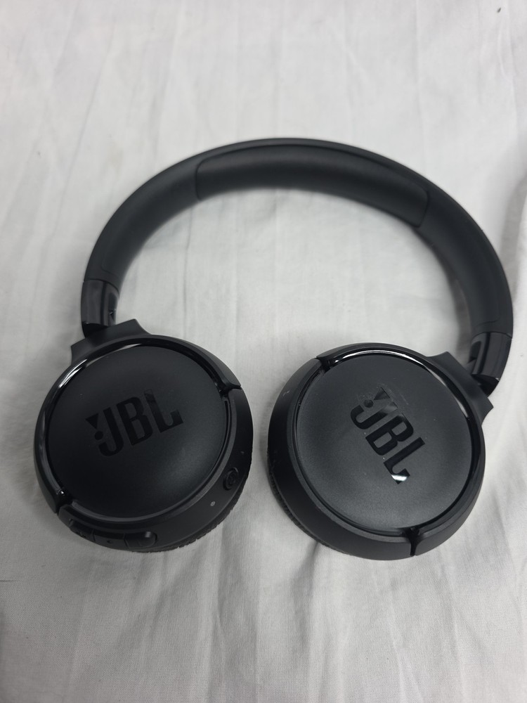 JBL Tune 520BT Wireless On-Ear Bluetooth Headphones in Black