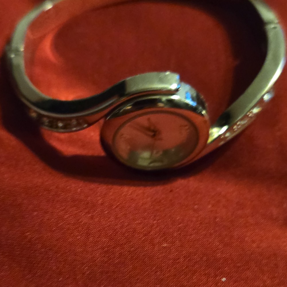Silver Quartz Wristwatch Analog Bangle Stainless Steel Dress Round Dial