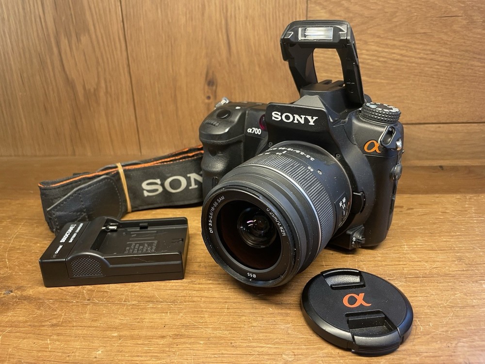 Almost Mint Sony A700 DSLR with 18-55mm Lens 12.2MP