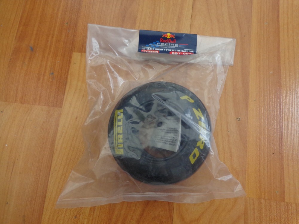1/7 DEAGOSTINI BUILD THE RED BULL RACING RB7 RC F1 CAR #7 FRONT LEFT TYRE