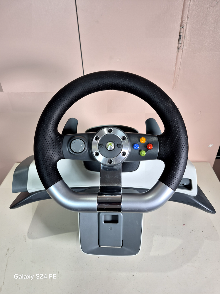 Xbox 360 Wireless Racing Wheel with Pedals and Batteries