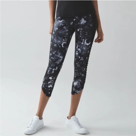LULULEMON Sunshine Salutation Crop Leggings Full-On Luxtreme Dusk Black SIZE 8