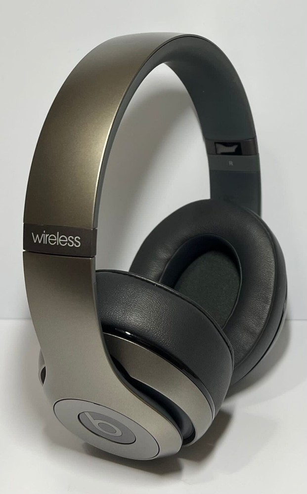 Beats Studio 2 Wireless Headphones Titanium Gray Tested and Working