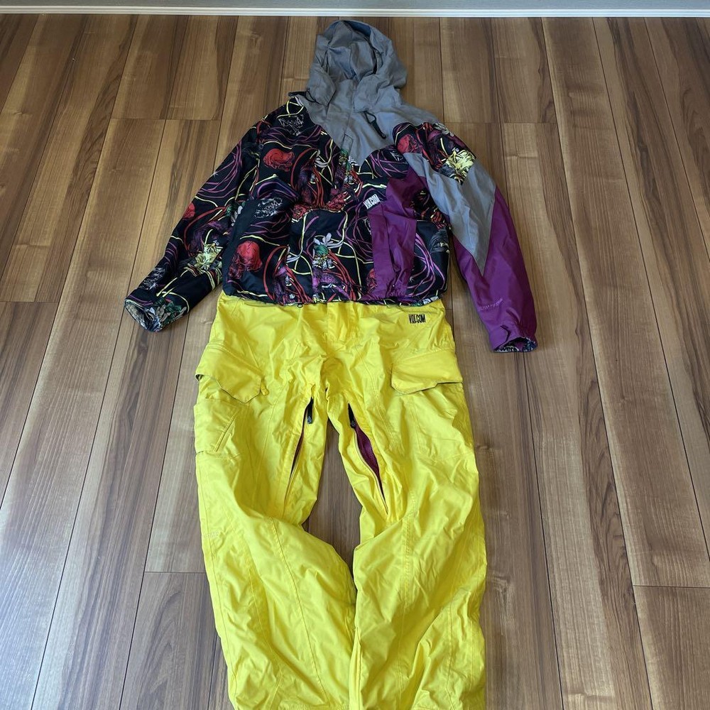 Volcom Snowboard Jacket Mens Size M with Pants Yellow