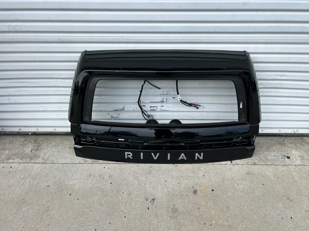 ✅2021-2023 Rivian R1S Upper Rear Trunk Liftgate Tailgate Hatch Lid Cover