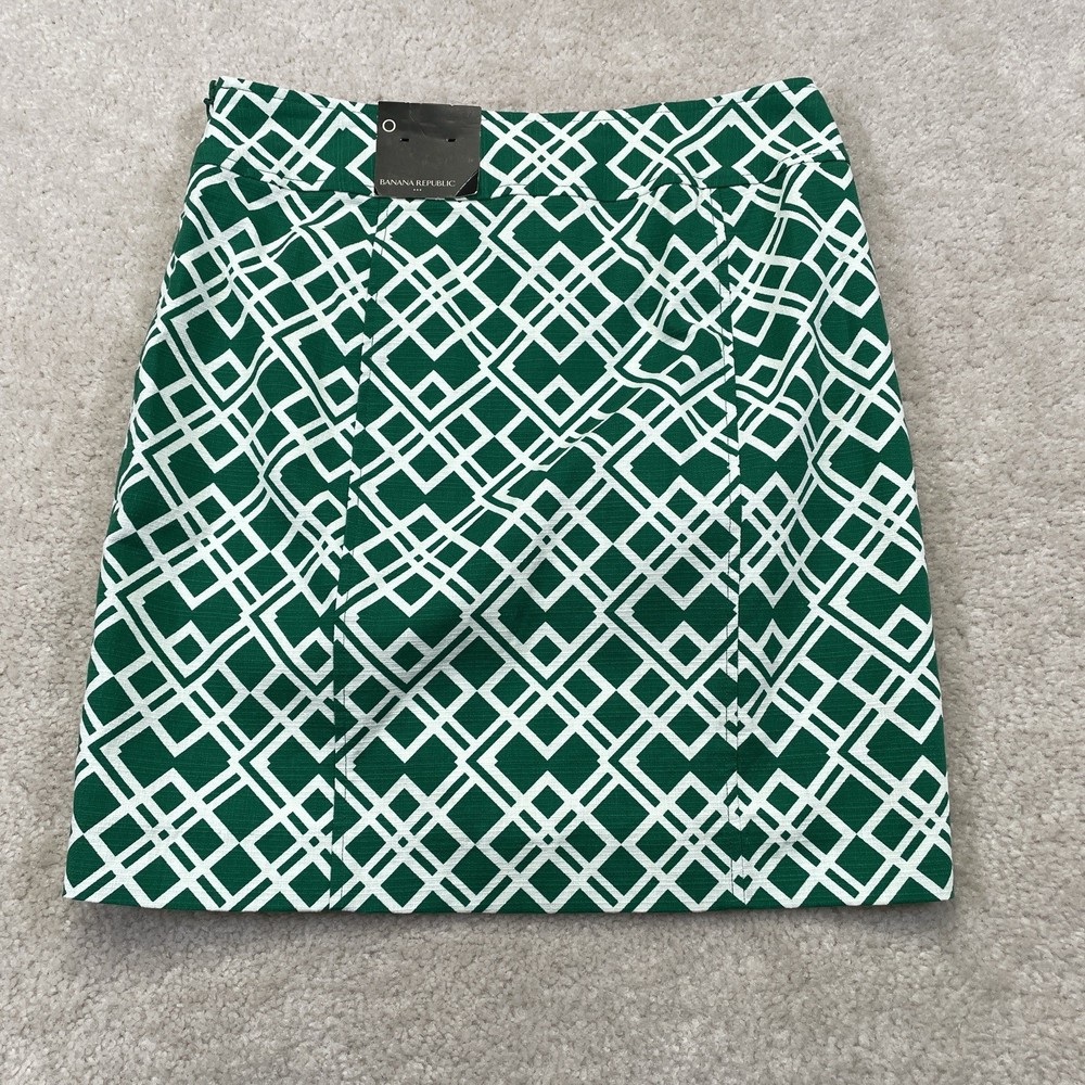NWT Women’s Banana Republic Mini Skirt Size 0 Green White Pattern Fully Lined