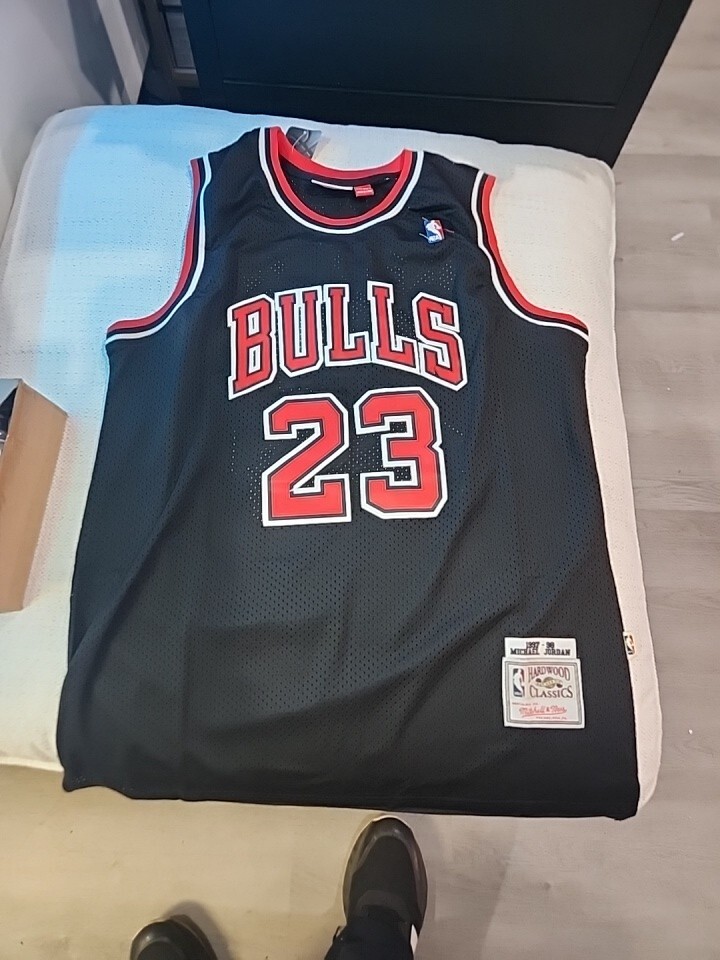 Authentic Mitchell & Ness Michael Jordan 1997-98 .56 3xl  Chicago Bulls