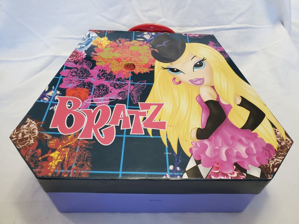 BRATZ Dolls Jasmine and Chloe Travel Case with Accessories  