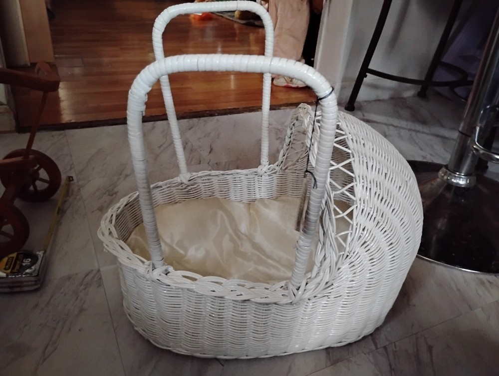 White Wicker Baby Basket Bassinet Doll 15  Vtg Bed Furniture Infant Nursery Boho