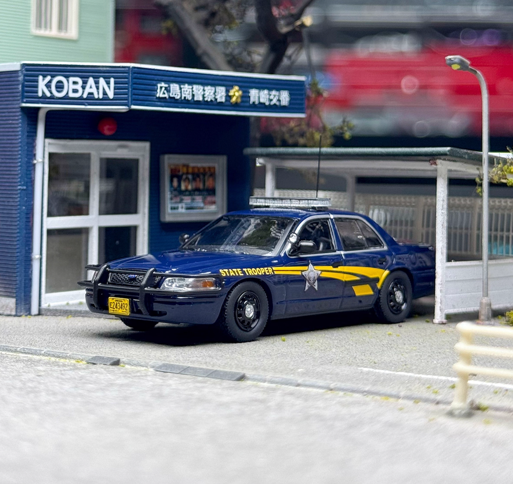 EY Rollin 1:64 Oregon Police OSP CV CROWN VICTORIA Model Diecast Display Car