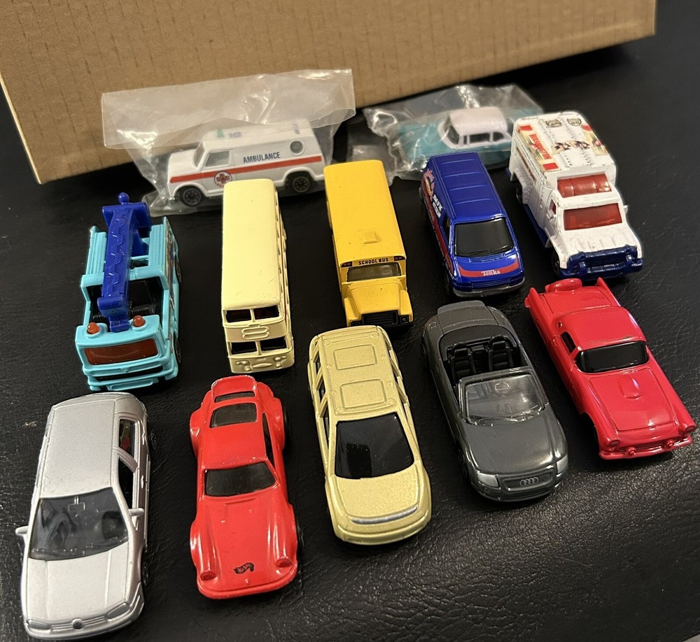 Lot of 12 Vintage Matchbox Hot Wheels Maisto Welly Die-Cast Cars 1:64 Scale