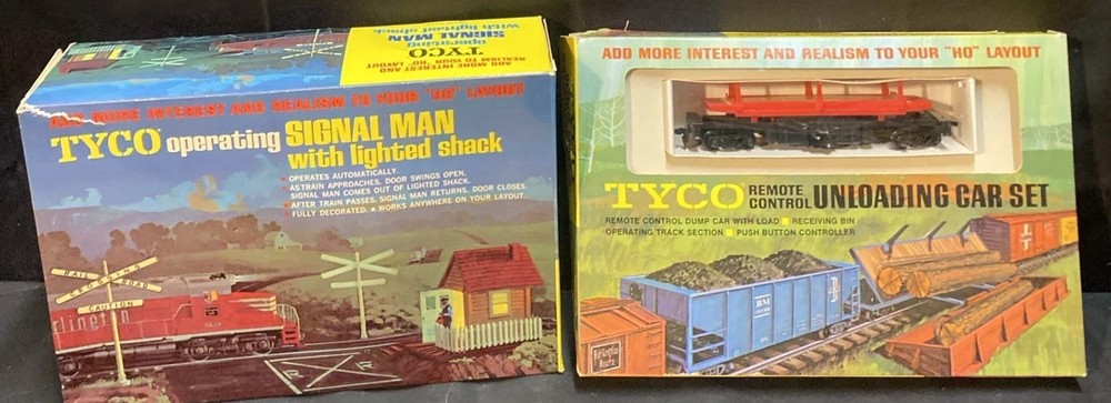 TYCO Remote Control Train Set with Lighted Track and Signal Man Unused Vintage  