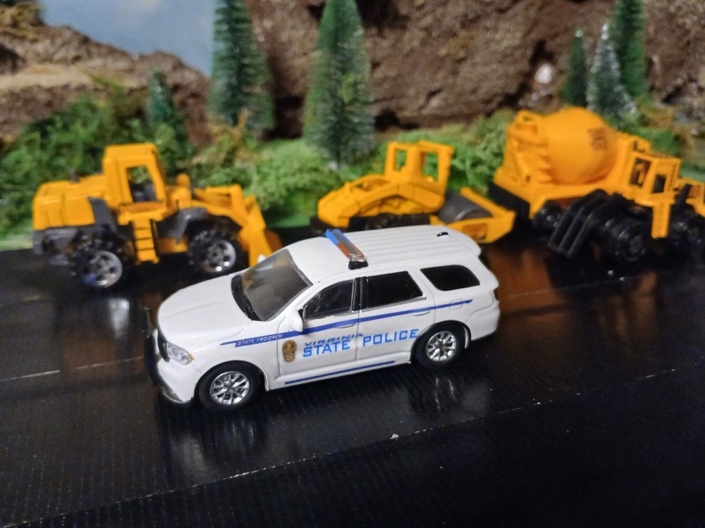 Virginia state Police Trooper Dodge Durango White  1/64 Greenlight size rare