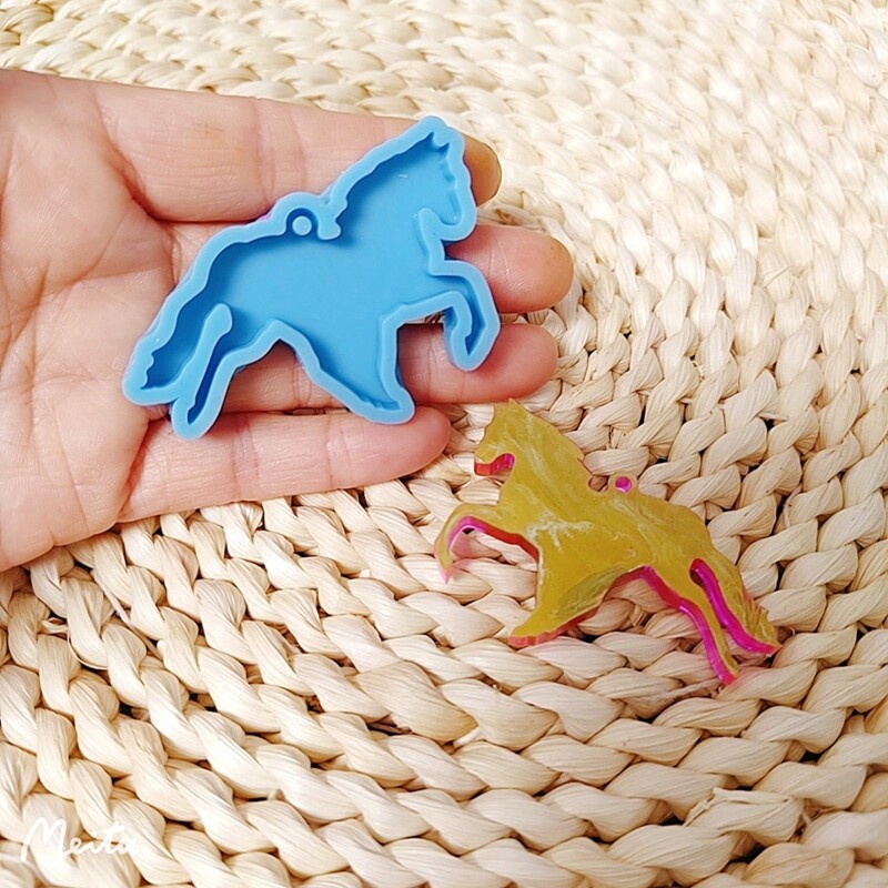 DIY Glossy Cowboy Hat Keychain Mold for Resin Jewelry Making