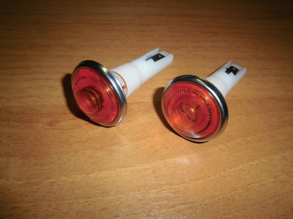 Fiat 127 1st SERIES PAIR OF SIDE ARROWS VERY HIGH NEW