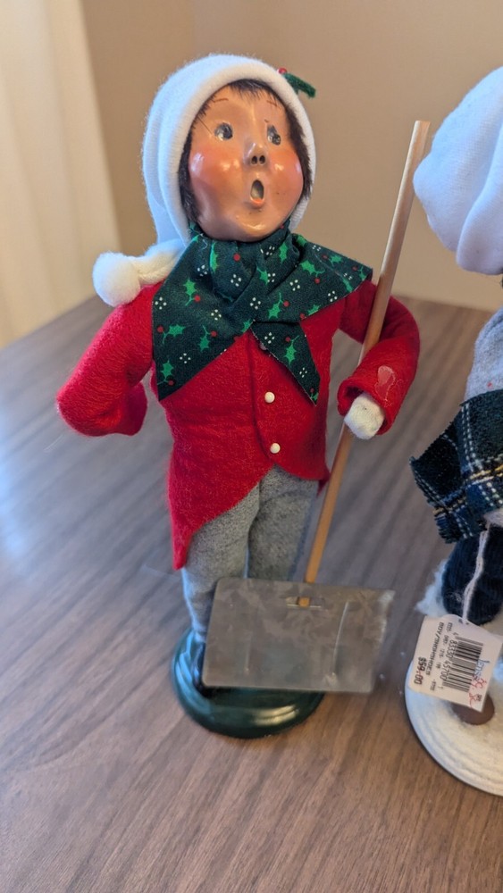 BYERS CHOICE Carolers 1995 Boy with a Shovel