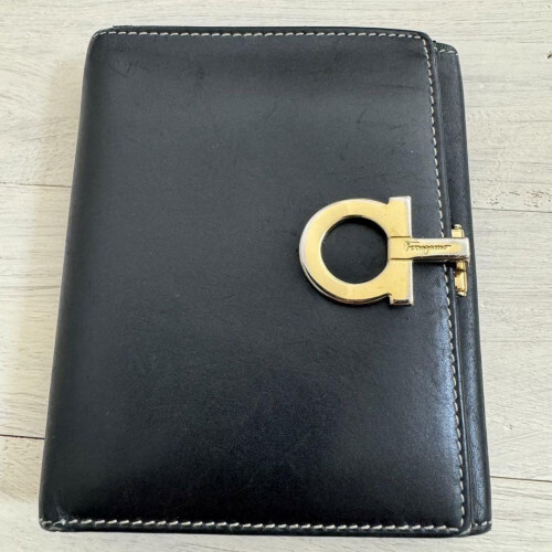 Salvatore Ferragamo Black Leather Bi-fold Compact Wallet 2546