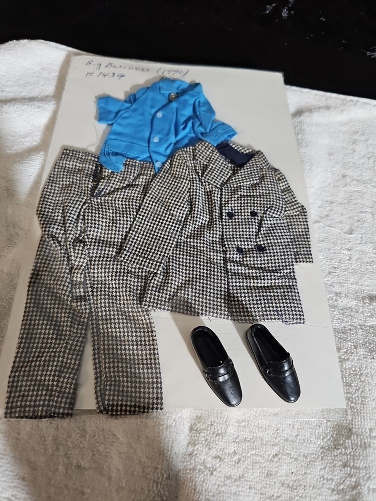 VINTAGE BARBIE KEN CLOTHES BIG BUSINESS #1434 includes all pieces, see pics.