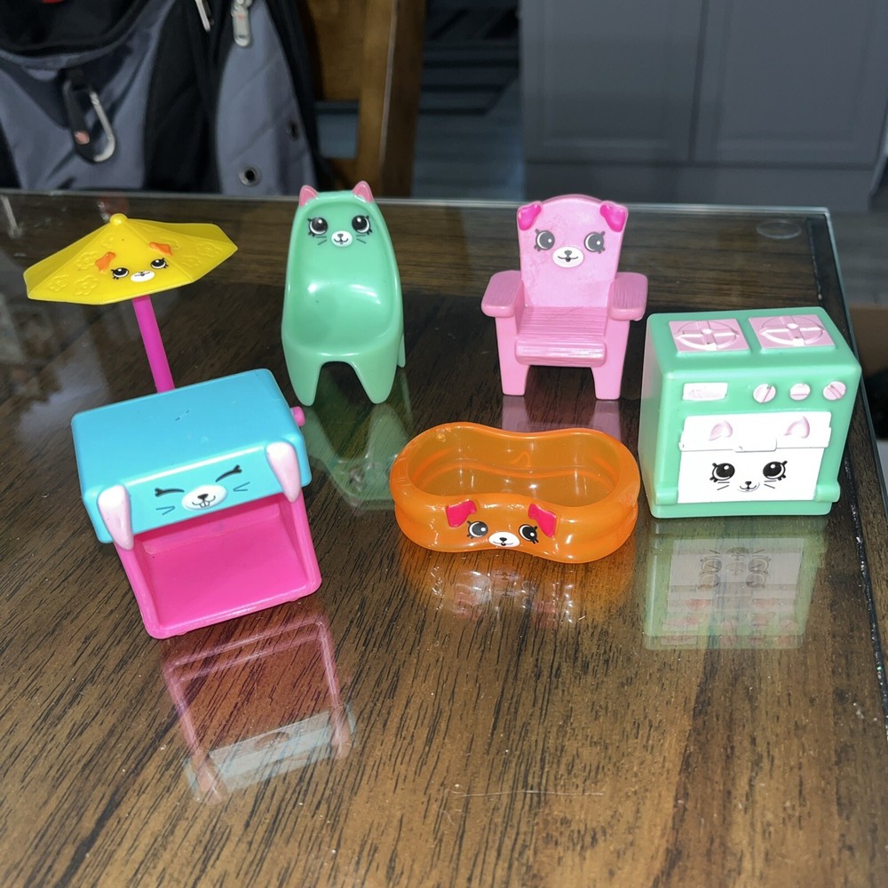 Shopkins Lot  Of 6 Furniture