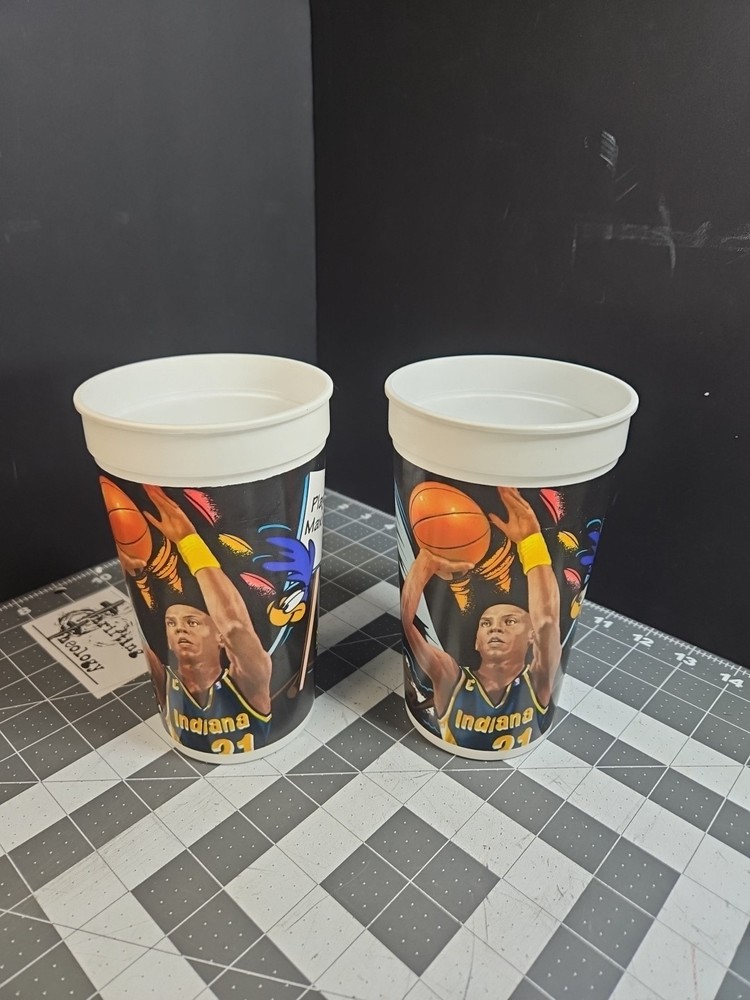 1995 Reggie Miller Indiana Pacers McDonald's Looney Tunes NBA 32 oz Cups