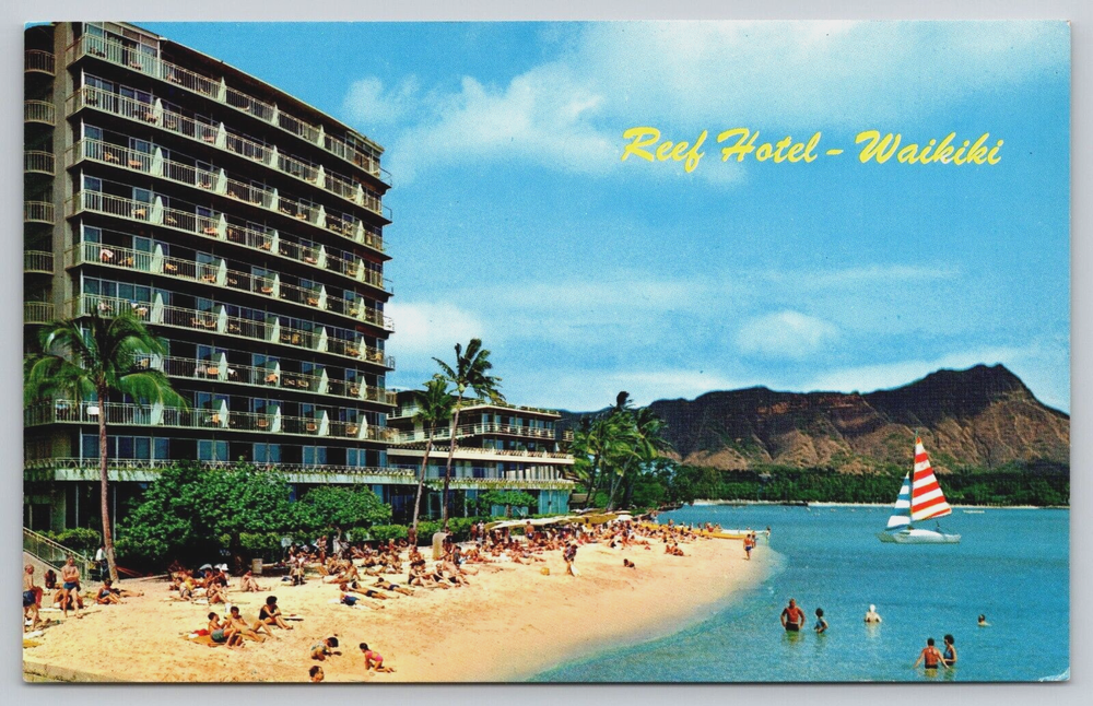 Postal Reef Hotel Waikiki Beach Hawaii HI Sunbathers Boat Diamond Head D12