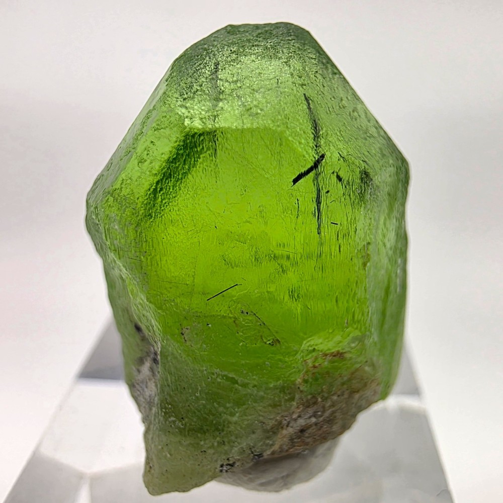 Peridot Crystal 87 carat / Peridot minerals / Peridot Specimens / Natural