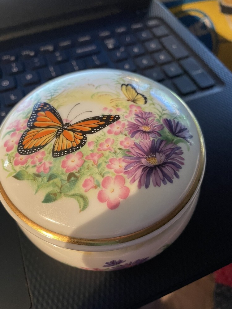 Heritage House Valentine Serenades Music Box 