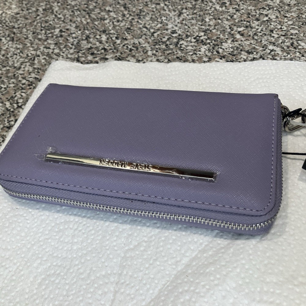 Steve Madden Lavender Smooth Textured Silver Zip Wallet Wristlet Oh What Color