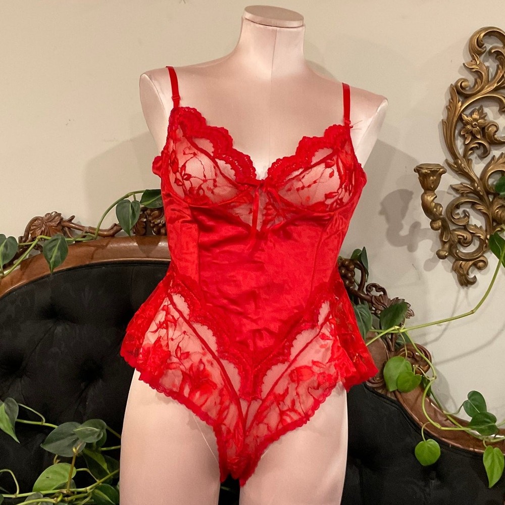 Vintage Floral Lace V-Neck Ruffled Faris Bodysuit High Cut Red Lingerie Size M